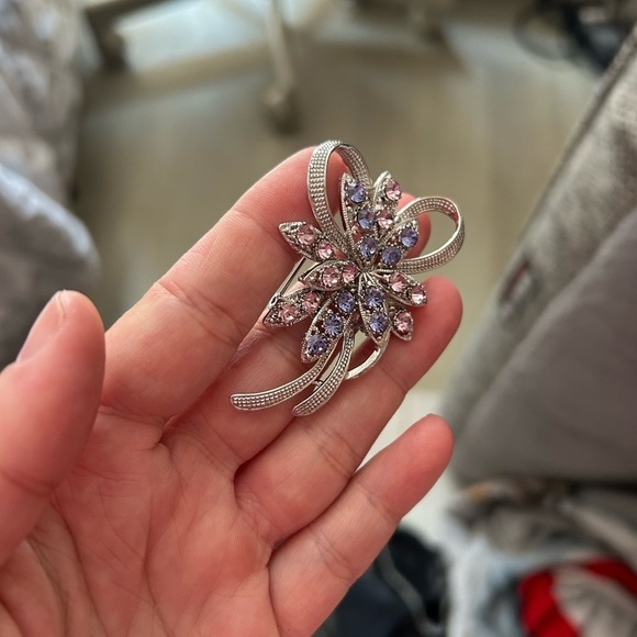 4/$50 wedding Elegant Pink and Purple Floral Brooch mother of the bride 💜 - Picture 3 of 6